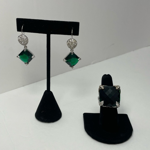 Large square cut green rhinestone ring. Size 6. Matching drop earrings. - Picture 3 of 6